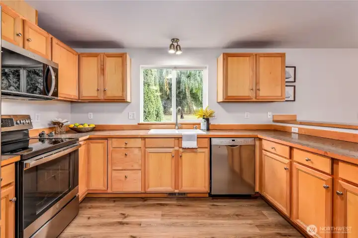 Chef's kitchen w/maple cabinetry, Bosch dishwasher, and new Whirlpool fridge.