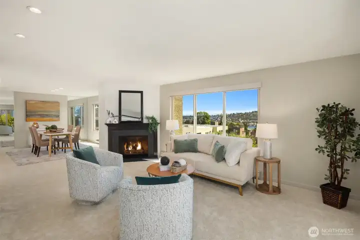 Living room and dining room with amazing 270° view