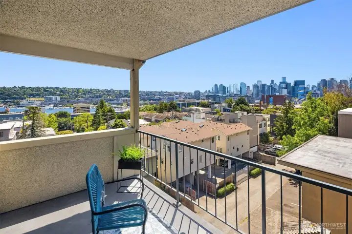 Covered deck with amazing 270° view