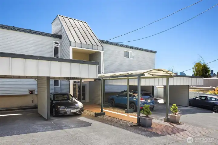 Old charm with 3 parking spots