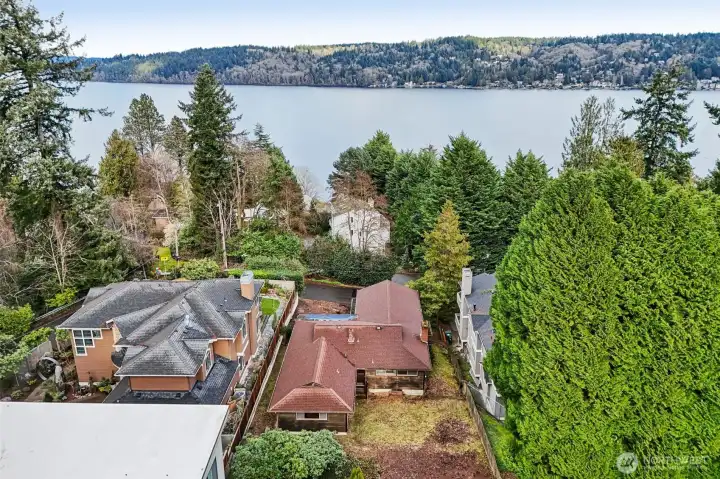 Conveniently located near shopping, dining, and major roadways