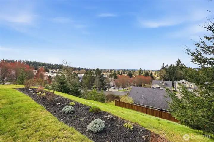 Above the noise but close to shopping, dining, Hwy 16 access and 12 minutes to the Southworth Ferry Terminal.