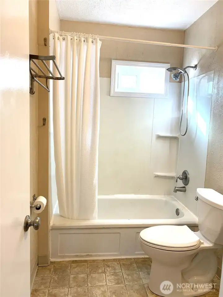 Unit 1423 Photos taken prior to tenant occupancy