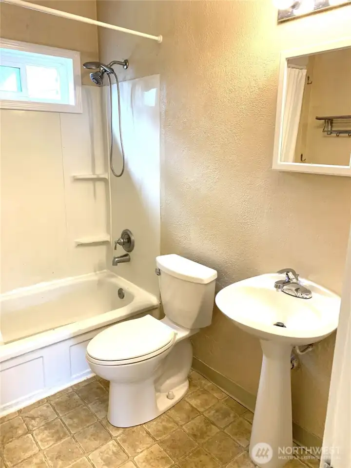 Unit 1423 Photos taken prior to tenant occupancy