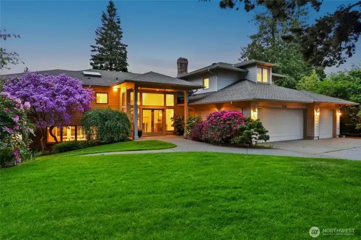 250 Heather Road is a prime location.