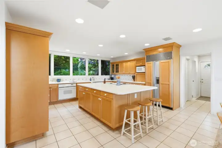 Breakfast bar is perfect for your morning coffee..