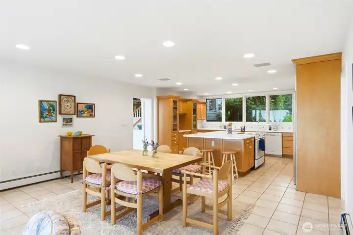 Informal dining area between the kitchen and family room.