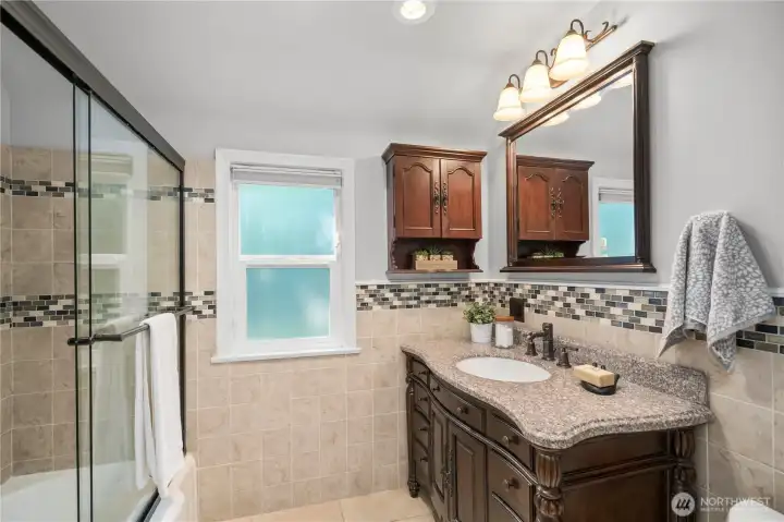 Full guest bath