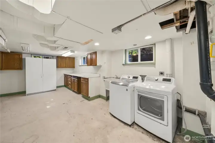 Large laundry & utility room