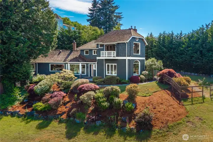 Lush mature landscaping