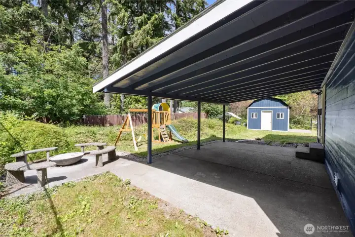 Covered back patio!  Extra square footage from March through October.