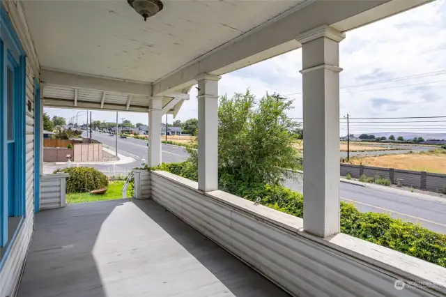 Covered front Porch