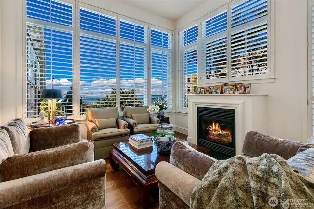 Wow -10ft ceiling, floor to ceiling windows take in the puget sound and blue skies