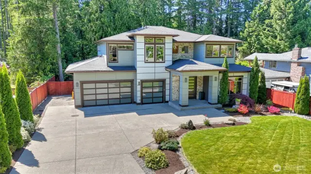 Large Driveway with RV or boat Parking in back.