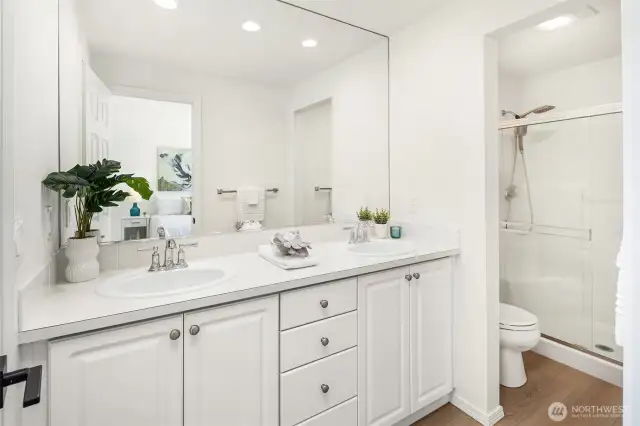 Primary Bath w/LVP Flooring