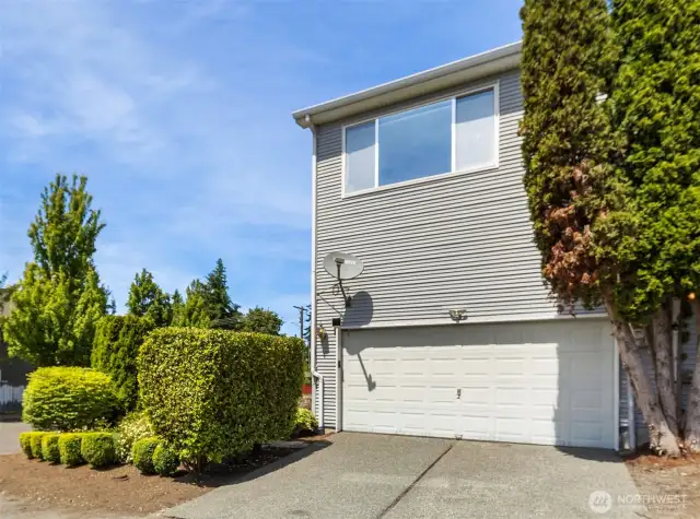 2 Car Garage w/Auto Opener