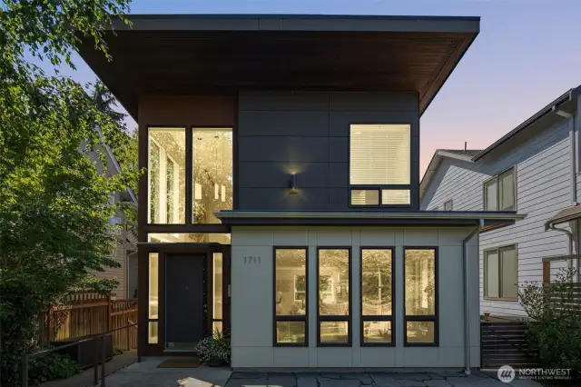 Welcome to 1711 44th Ave SW