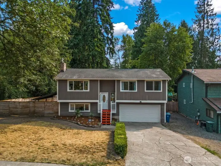 Stylish Split-Level in Lynnwood’s Meadowdale