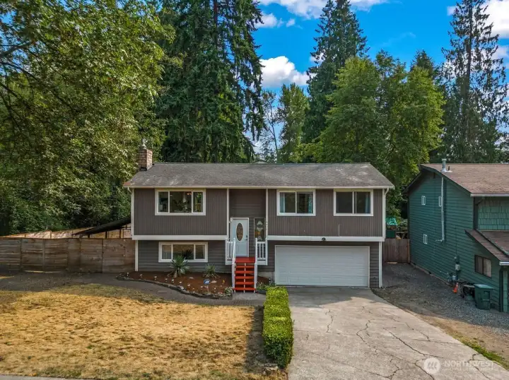 Stylish Split-Level in Lynnwood’s Meadowdale