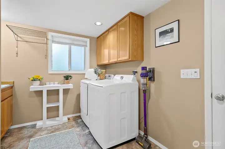 Laundry/ mudroom with garage acess