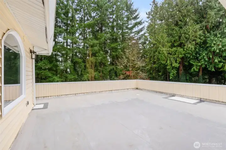 Awesome sundeck with 2 entry points