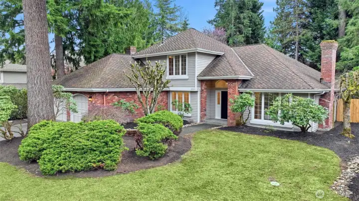 Welcome to this William Buchan classic home in coveted Hampton Woods