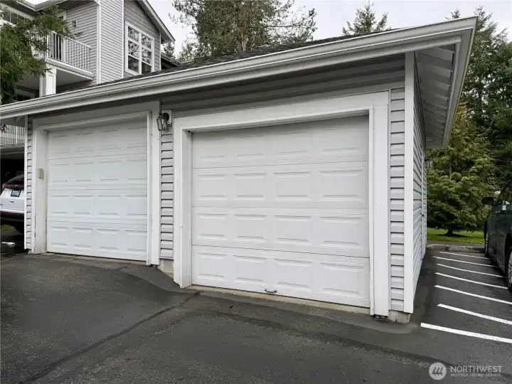 Detached garage