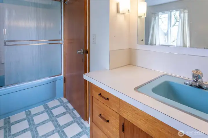 love the mid century colors !!