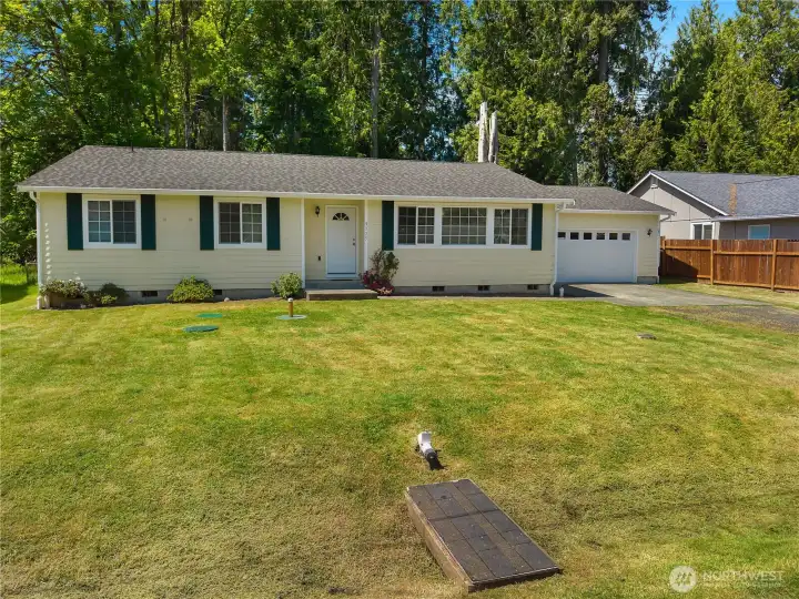 Enjoy low-maintenance one-level living with front yard space, garage parking, and HOA amenities nearby. Enjoy low-maintenance one-level living with front yard space, garage parking, and HOA amenities nearby.