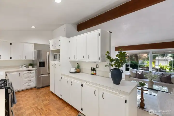 Generous Storage in Kitchen Generous Storage in Kitchen