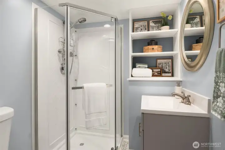 Lower level 3/4 bathroom