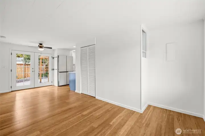 Family room adjacent to the kitchen. Family room adjacent to the kitchen.