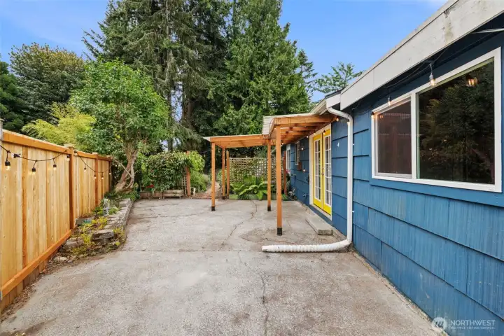 Large covered back patio. Large covered back patio.