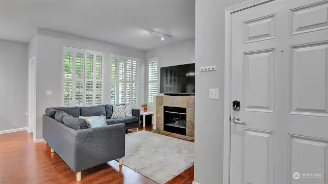 Enter to a light filled condo with shutter blinds, beautiful laminate flooring & neutral walls throughout.
