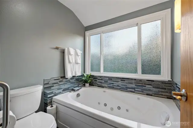 Heated Soaking Tub With Jets