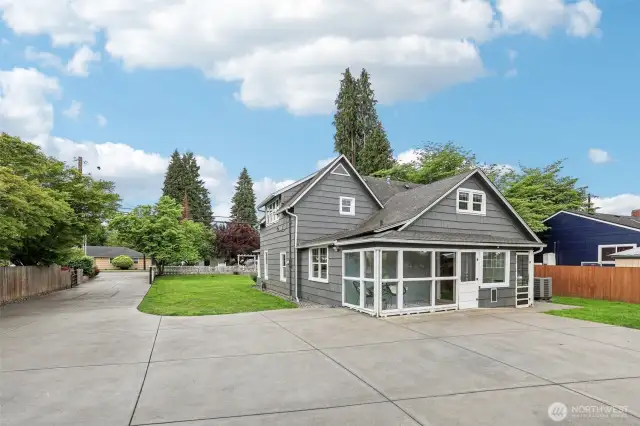 Backyard – parking space + basketball hoop potential