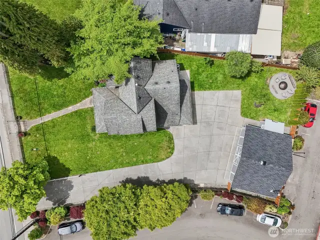 Zoned Mixed Use – Neighborhood (MN)  —could support up to five townhomes, and may also allow for other uses such as mixed-use, commercial, medical, or adult family home development.