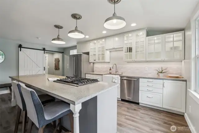 8’ kitchen island with gas cooktop