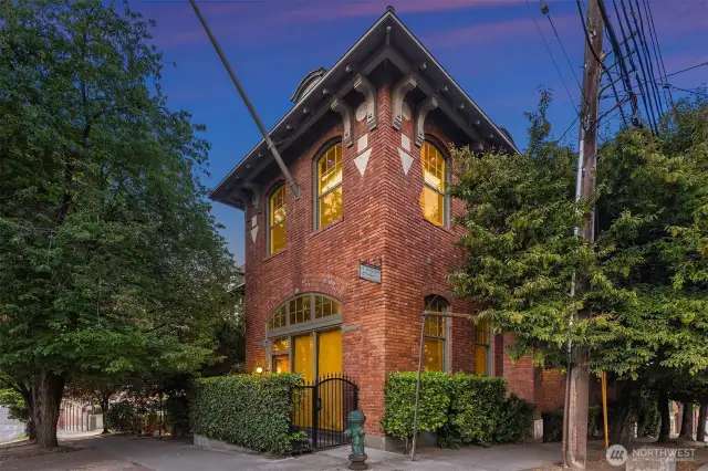 Firehouse 25—where a piece of Seattle’s past has been transformed into Capitol Hill’s most distinctive boutique condo.