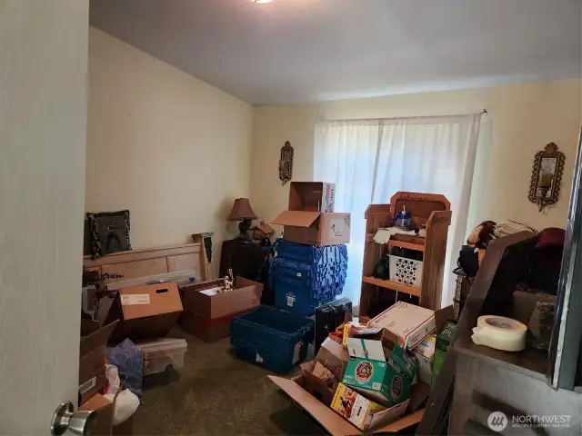 2nd bedroom
