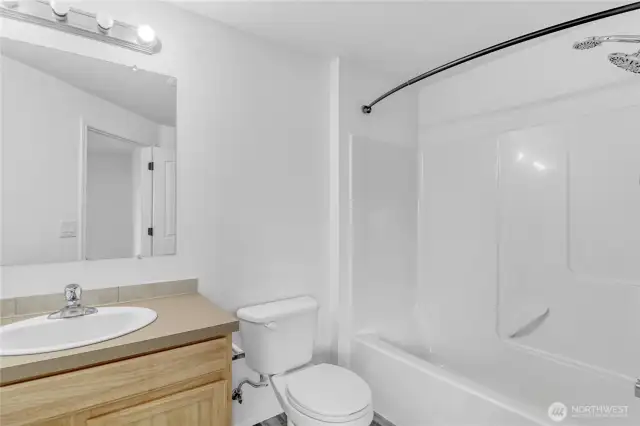 Main bedroom bathroom