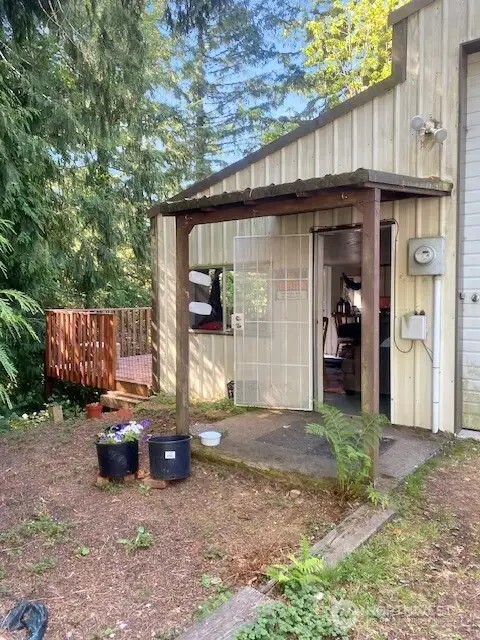 One bedroom/One Bath Apartment, deck, fenced yard, attached to shop - 2 car garage with lots of storage!
