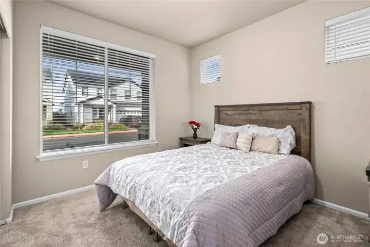 Bedroom 1 (MAIN FLOOR)