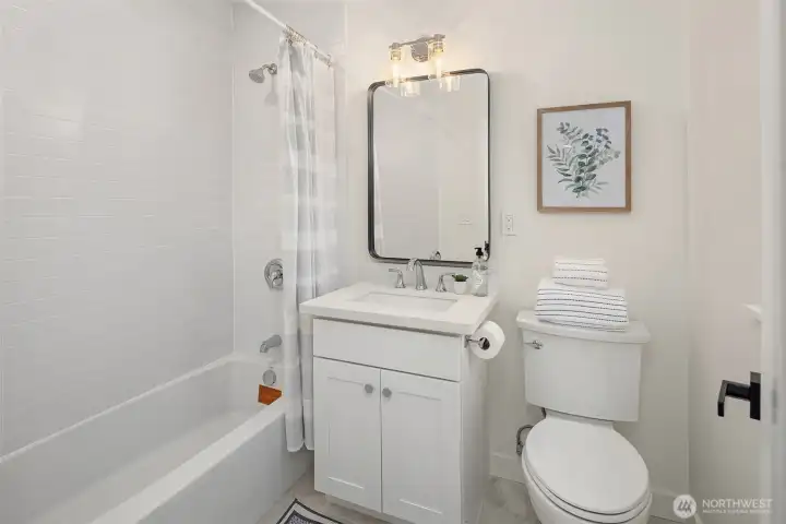 The full bathroom upstairs.  This is the second bathroom in the home.  The other bathroom doubles as the powder room (wiht a shower of course) and serves both the main floor bedroom and the second upstairs bedroom.