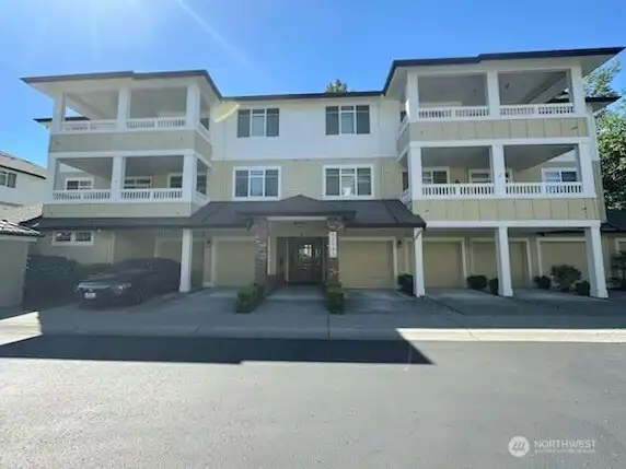 Second floor! Small building makes it very stylish! Second floor! Small building makes it very stylish!