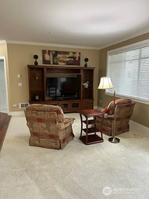 Living room area with large wall area for your TV. Living room area with large wall area for your TV.