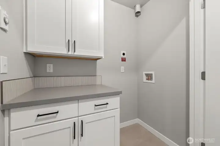 Photographs are for illustrative purposes only. Features, finishes, interior/exterior colors, landscaping and floorplan shown may vary from actual homes built