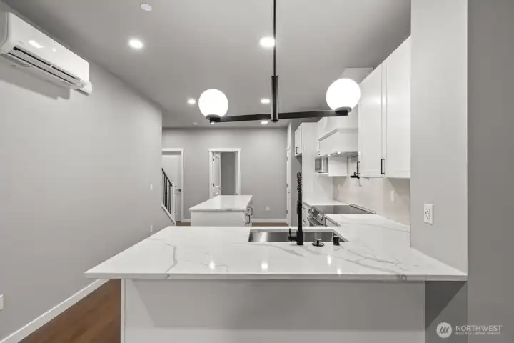 Photographs are for illustrative purposes only. Features, finishes, interior/exterior colors, landscaping and floorplan shown may vary from actual homes built