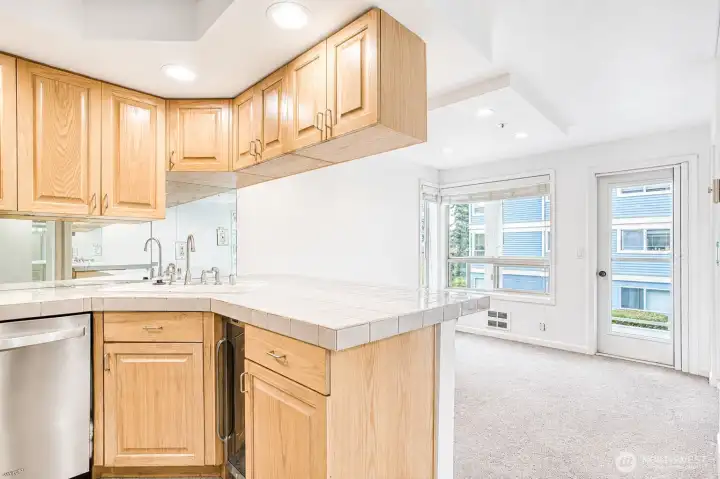 Kitchen & Dining Rm 1