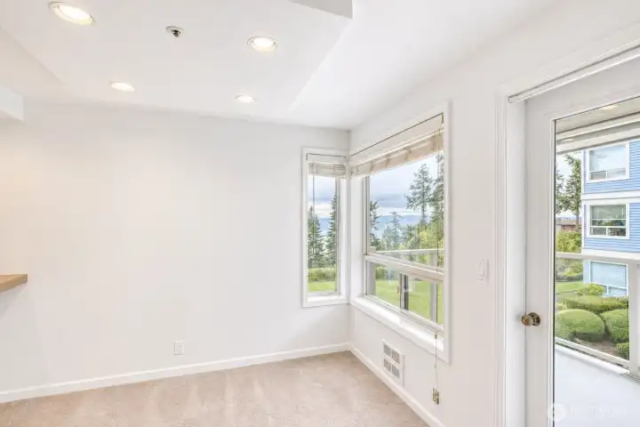 Kitchen.Dining Rm & Living Rm Entry